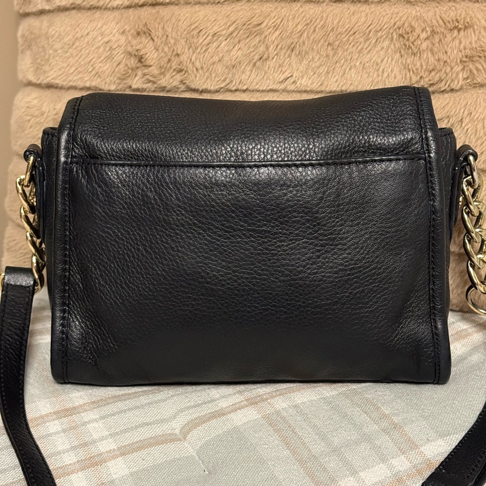 Michael Kors Fulton Pebbled Leather Crossbody with large gold logo - Picture 4 of 5